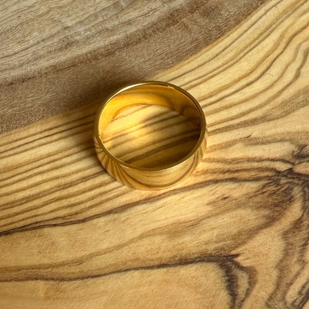 Classic Gold Ring Waterproof Hypoallergenic 35$